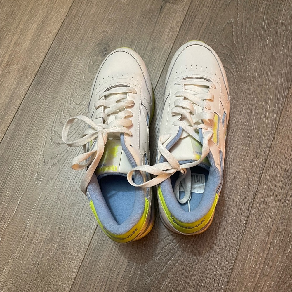 Reebok sneakers like new